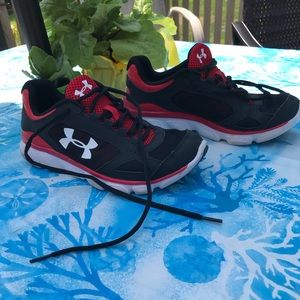 UNDER ARMOUR youth sneakers
